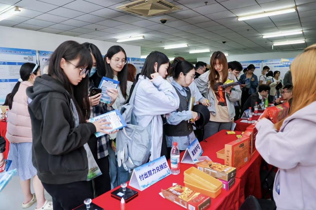 南开大学毕业证是蓝色还是红色