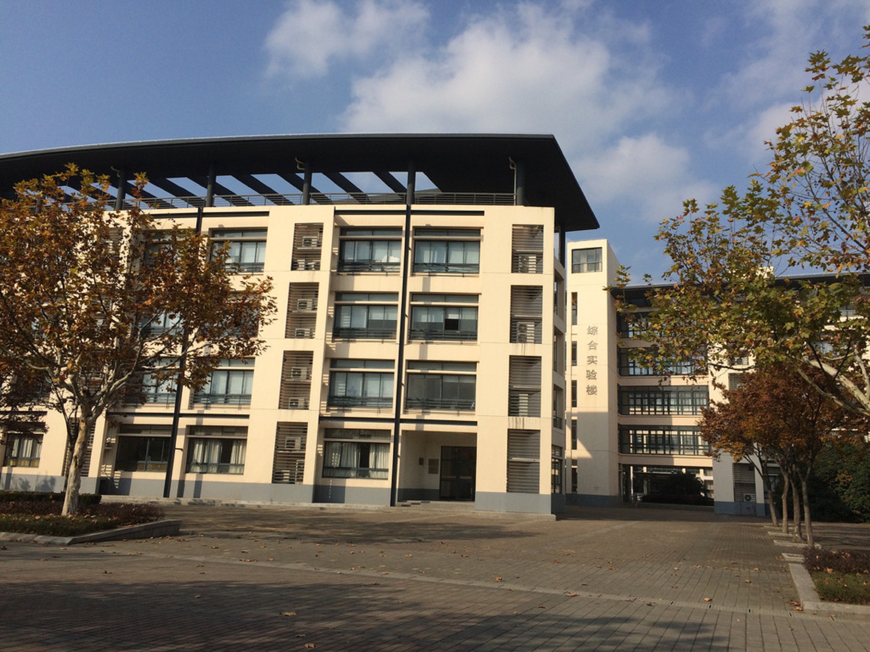 东华大学录取分数线2025